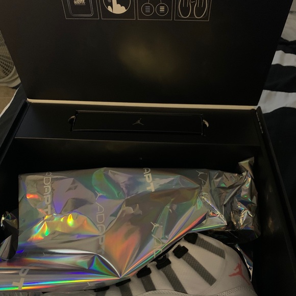 Jordan 11 Adapt - Picture 3 of 6